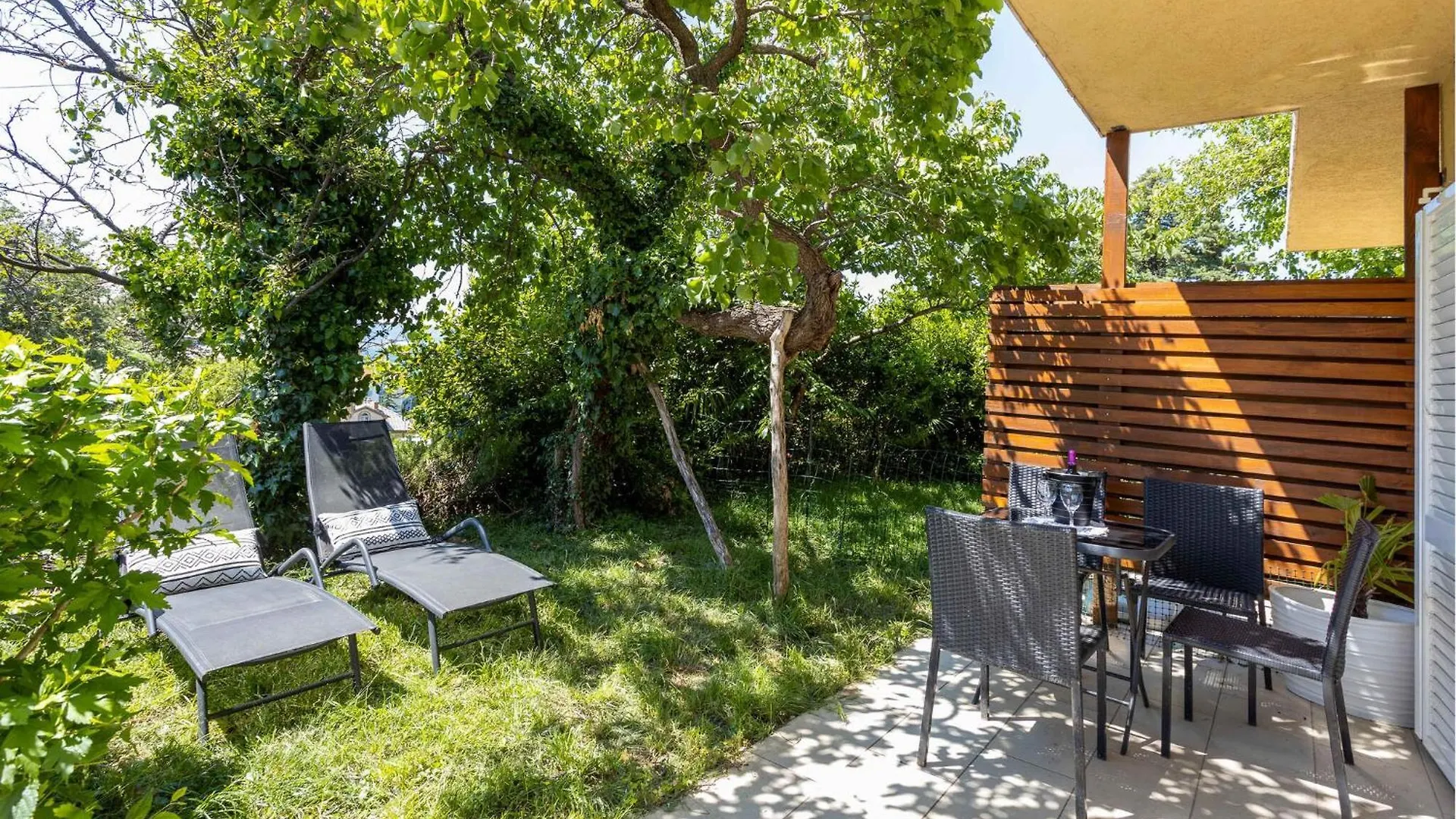 Amazing Home In Novi Vinodolski With Jacuzzi